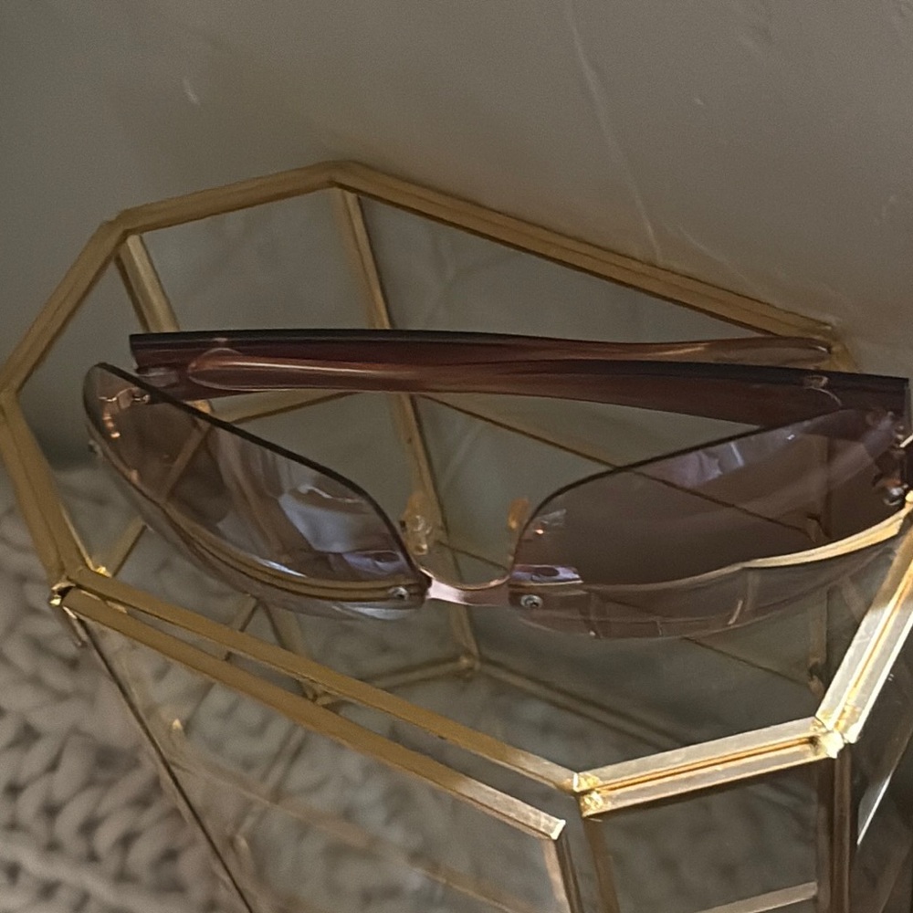 Liz Claiborne Gold Sunglasses - Picture 5 of 14